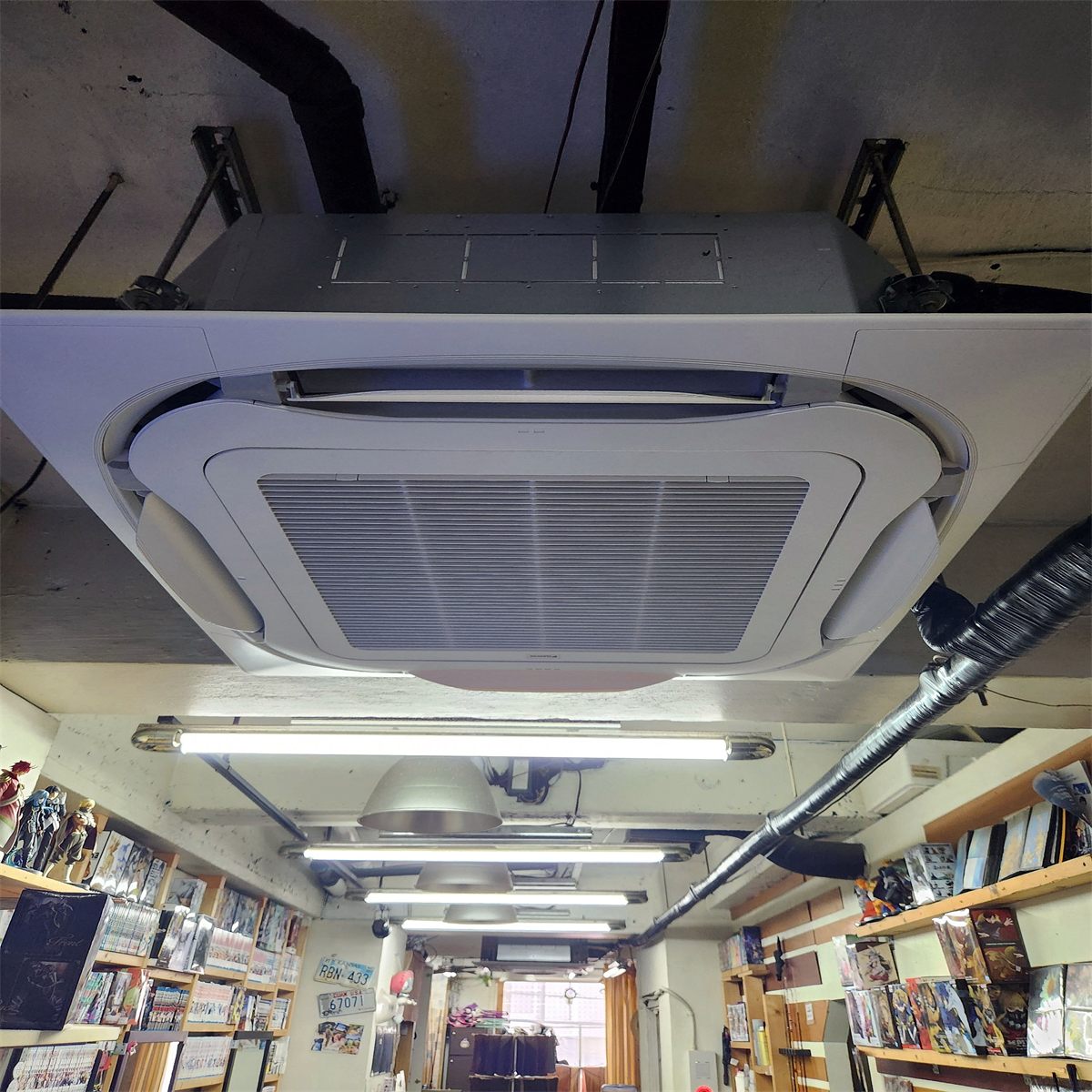天井の高い店舗にも対応した大能力カセット機。
